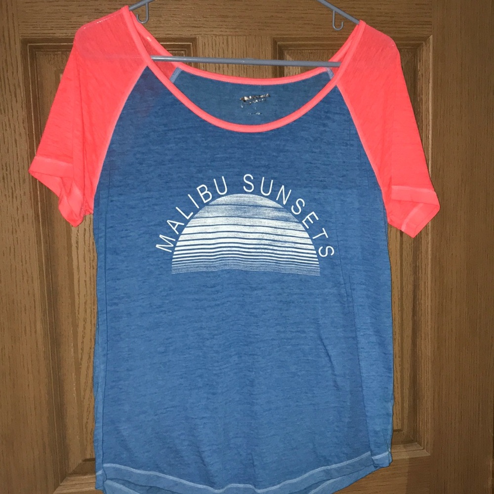 “Malibu Sunsents” tee